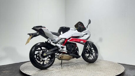 Hyosung GD 2016 ONLY 1K VERY CLEAN LIGHT WEIGHT SPORTS BIKE 250CC NEW MOT 3