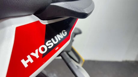 Hyosung GD 2016 ONLY 1K VERY CLEAN LIGHT WEIGHT SPORTS BIKE 250CC NEW MOT 9