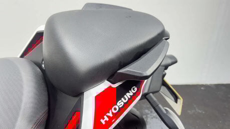 Hyosung GD 2016 ONLY 1K VERY CLEAN LIGHT WEIGHT SPORTS BIKE 250CC NEW MOT 7