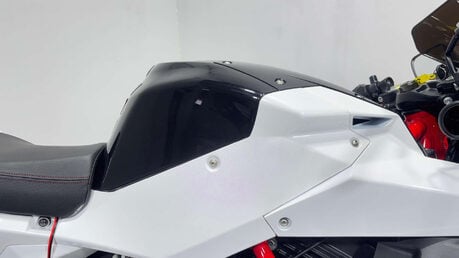 Hyosung GD 2016 ONLY 1K VERY CLEAN LIGHT WEIGHT SPORTS BIKE 250CC NEW MOT 31