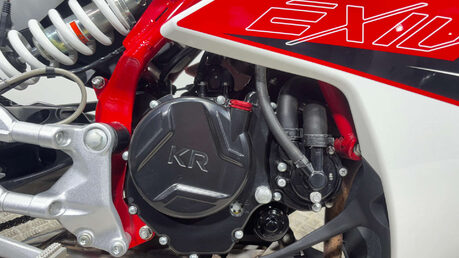 Hyosung GD 2016 ONLY 1K VERY CLEAN LIGHT WEIGHT SPORTS BIKE 250CC NEW MOT 38