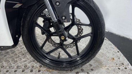 Hyosung GD 2016 ONLY 1K VERY CLEAN LIGHT WEIGHT SPORTS BIKE 250CC NEW MOT 15