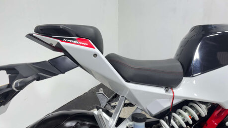 Hyosung GD 2016 ONLY 1K VERY CLEAN LIGHT WEIGHT SPORTS BIKE 250CC NEW MOT 29