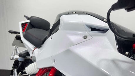 Hyosung GD 2016 ONLY 1K VERY CLEAN LIGHT WEIGHT SPORTS BIKE 250CC NEW MOT 12