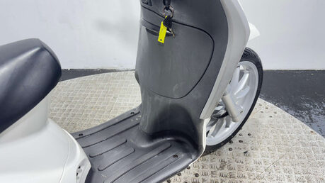 Piaggio Liberty 2021 4K MOT 4 STROKE 50CC SCOOTER LEARNER BIKE RIDE AT 16 13