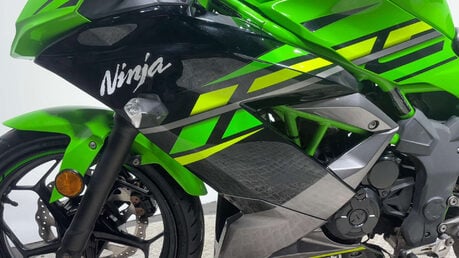 Kawasaki Ninja 2018 ONLY 5K MOT DECEMBER 2026 15BHP SPORTS BIKE LEARNER BIKE 125CC 32