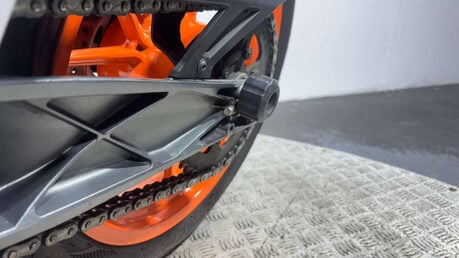 KTM 390 DUKE 2014 FULL HISTORY ONLY 5K VERY CLEAN A2 READY NAKED BIKE 390CC 19