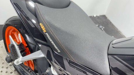 KTM 390 DUKE 2014 FULL HISTORY ONLY 5K VERY CLEAN A2 READY NAKED BIKE 390CC 21