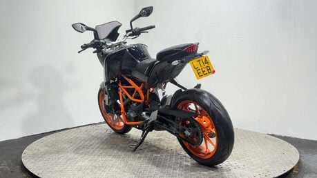 KTM 390 DUKE 2014 FULL HISTORY ONLY 5K VERY CLEAN A2 READY NAKED BIKE 390CC 5