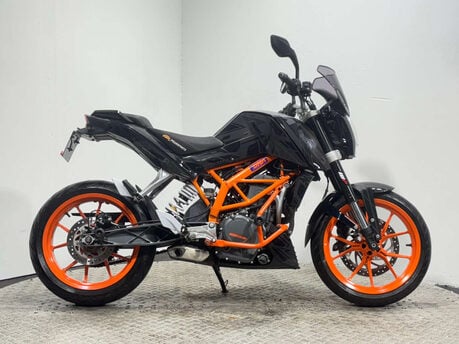 KTM 390 DUKE 2014 FULL HISTORY ONLY 5K VERY CLEAN A2 READY NAKED BIKE 390CC
