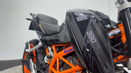 KTM 390 DUKE 2014 FULL HISTORY ONLY 5K VERY CLEAN A2 READY NAKED BIKE 390CC 29