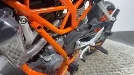 KTM 390 DUKE 2014 FULL HISTORY ONLY 5K VERY CLEAN A2 READY NAKED BIKE 390CC 12