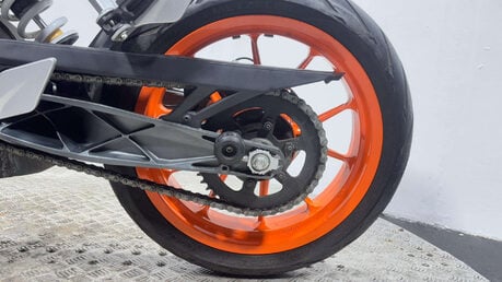 KTM 390 DUKE 2014 FULL HISTORY ONLY 5K VERY CLEAN A2 READY NAKED BIKE 390CC 28