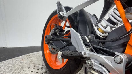 KTM 390 DUKE 2014 FULL HISTORY ONLY 5K VERY CLEAN A2 READY NAKED BIKE 390CC 17