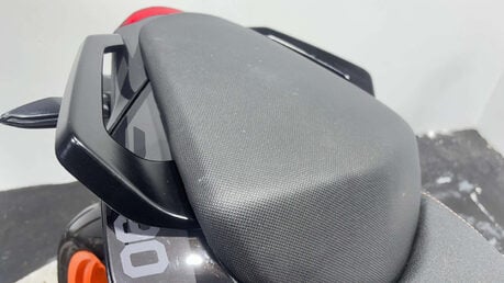 KTM 390 DUKE 2014 FULL HISTORY ONLY 5K VERY CLEAN A2 READY NAKED BIKE 390CC 25