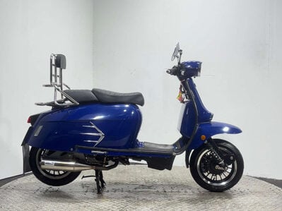 Royal Alloy GP S LC MODEL 2021 2K GOOD RUNNING MODERN RETRO SCOOTER BIKE 125CC