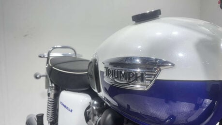 Triumph Bonneville 2014 T100 GREAT CONDITION ONLY 7K ICONIC MODERN CLASSIC 865CC 24