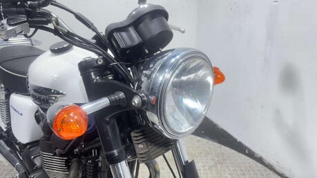 Triumph Bonneville 2014 T100 GREAT CONDITION ONLY 7K ICONIC MODERN CLASSIC 865CC 7
