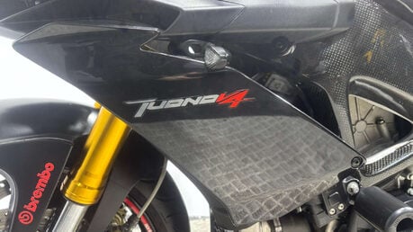 Aprilia Tuono 1000 V4 R 2013 ONLY 10K LOADS OF EXTRAS JUST SERVICED 1000CC V4 44