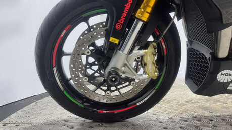 Aprilia Tuono 1000 V4 R 2013 ONLY 10K LOADS OF EXTRAS JUST SERVICED 1000CC V4 25