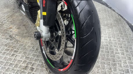 Aprilia Tuono 1000 V4 R 2013 ONLY 10K LOADS OF EXTRAS JUST SERVICED 1000CC V4 16