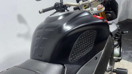 Aprilia Tuono 1000 V4 R 2013 ONLY 10K LOADS OF EXTRAS JUST SERVICED 1000CC V4 39