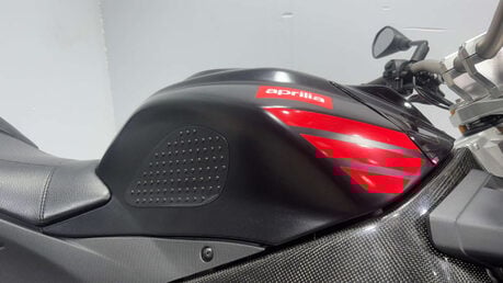 Aprilia Tuono 1000 V4 R 2013 ONLY 10K LOADS OF EXTRAS JUST SERVICED 1000CC V4 18