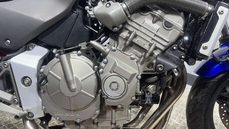 Honda CB 2002 ONLY 16K VERY CLEAN 600CC COMMUTER / FIRST BIG BIKE A2 27