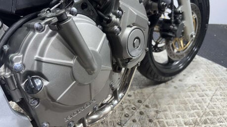 Honda CB 2002 ONLY 16K VERY CLEAN 600CC COMMUTER / FIRST BIG BIKE A2 10