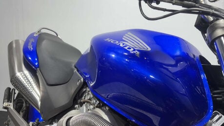 Honda CB 2002 ONLY 16K VERY CLEAN 600CC COMMUTER / FIRST BIG BIKE A2 11