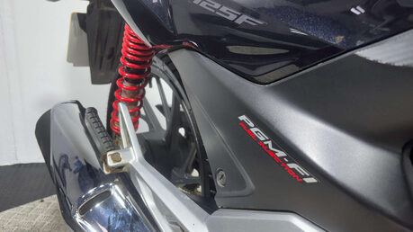 Honda CB GLR125 2015 14K PERFECT LEARNER FIRST BIKE 125CC WARRANTY MOT 11