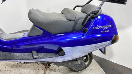 Piaggio Hexagon HEXAGON 250 GT 2002 spares or repair daring project scooter 250cc 11