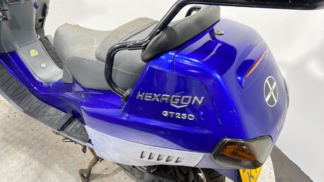 Piaggio Hexagon HEXAGON 250 GT 2002 spares or repair daring project scooter 250cc 12