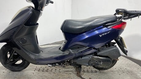 Yamaha XC 125 E VITY 2011 GOOD RUNNING PROJECT BIKE SCOOTER 125CC 12