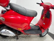 Piaggio Vespa ET4 125 4T NON RUNNING PROJECT SCOOTER BIKE 125CC 2