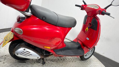 Piaggio Vespa ET4 125 4T NON RUNNING PROJECT SCOOTER BIKE 125CC 2