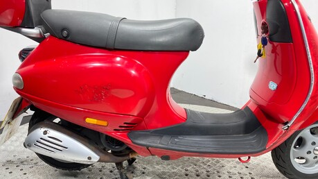 Piaggio Vespa ET4 125 4T NON RUNNING PROJECT SCOOTER BIKE 125CC 3