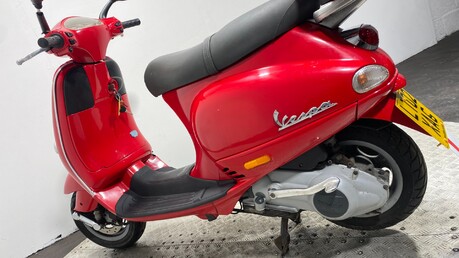 Piaggio Vespa ET4 125 4T NON RUNNING PROJECT SCOOTER BIKE 125CC 11