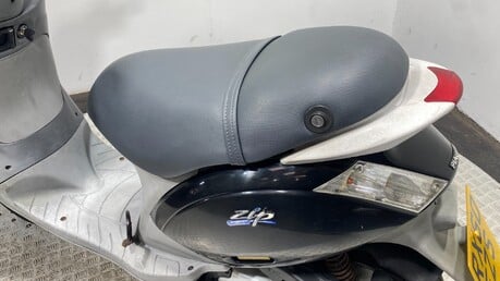 Piaggio Zip 50 4T 2010 763 KM NON RUNNING PROJECT SCOOTER 50CC 1 OWNER 19