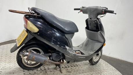Peugeot V Clic 50 2011 NON RUNNING PROJECT BIKE SCOOTER 50CC 2
