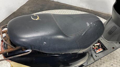 Peugeot V Clic 50 2011 NON RUNNING PROJECT BIKE SCOOTER 50CC 7