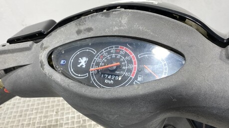 Peugeot V Clic 50 2011 NON RUNNING PROJECT BIKE SCOOTER 50CC 9