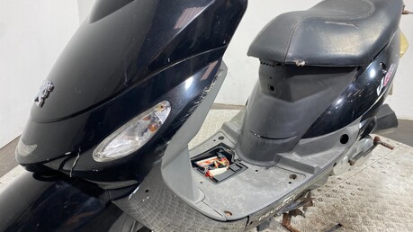 Peugeot V Clic 50 2011 NON RUNNING PROJECT BIKE SCOOTER 50CC 14