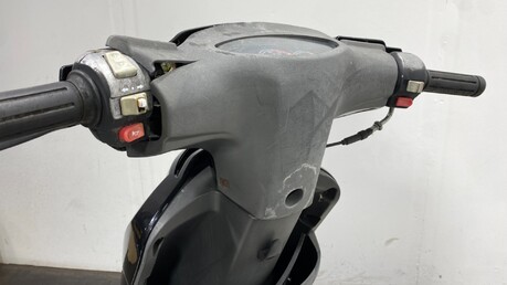 Peugeot V Clic 50 2011 NON RUNNING PROJECT BIKE SCOOTER 50CC 18