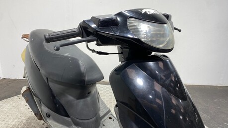 Peugeot V Clic 50 2011 NON RUNNING PROJECT BIKE SCOOTER 50CC 19