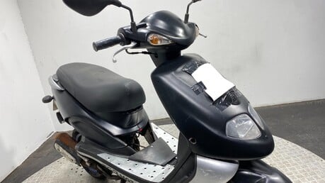 TGB Sport 302 50 2 STROKE 2T NON RUNNING SCOOTER PROJECT BIKE 50CC 17
