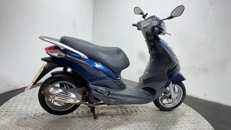 Piaggio Fly 125 3V 52K NON RUNNING PROJECT SCOOTER BIKE 125CC 2