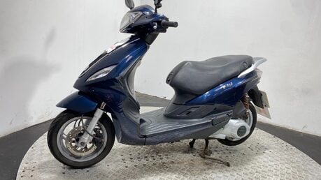 Piaggio Fly 125 3V 52K NON RUNNING PROJECT SCOOTER BIKE 125CC 11