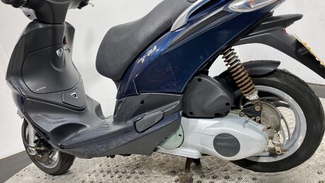 Piaggio Fly 125 3V 52K NON RUNNING PROJECT SCOOTER BIKE 125CC 13