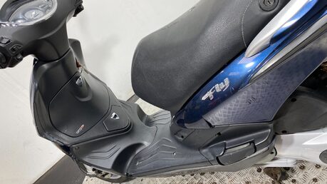 Piaggio Fly 125 3V 52K NON RUNNING PROJECT SCOOTER BIKE 125CC 15